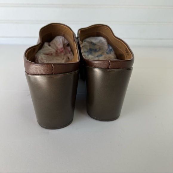 Easy Spirit Women’s  9.5 M Leather Clogs Slip On Mules Brown Heels New - Picture 3 of 9